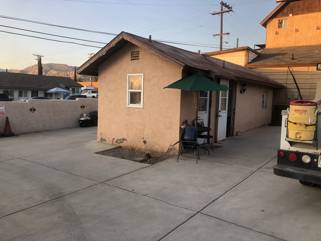 Sign painting and restoration